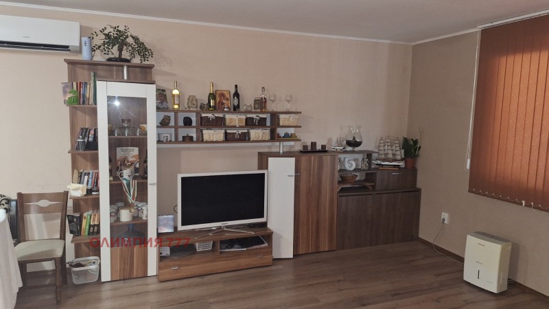 Дава под наем КЪЩА, гр. Плевен, м-т Стражата, снимка 2 - Къщи - 52721125