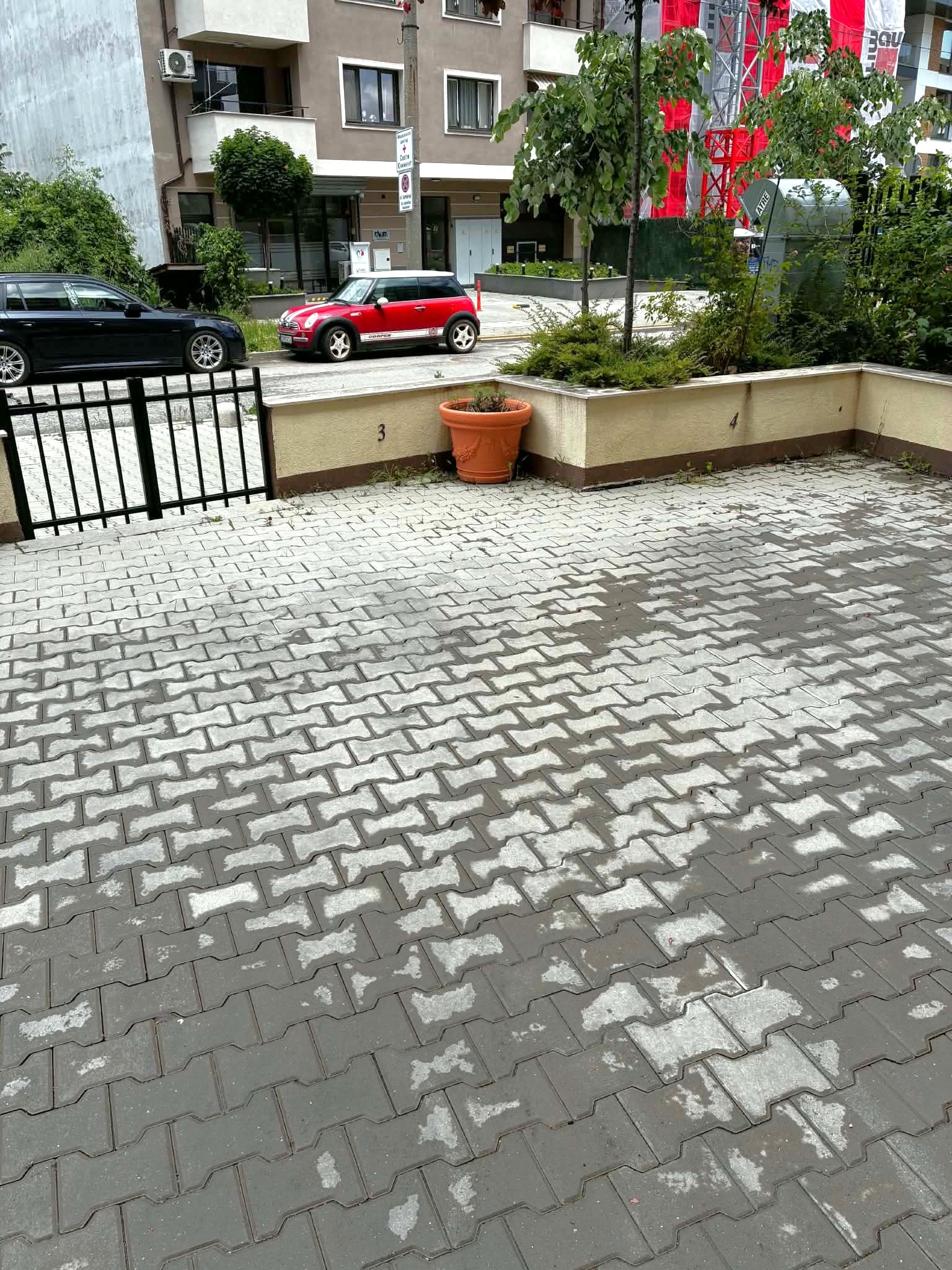 Дава под наем ГАРАЖ, ПАРКОМЯСТО, гр. София, Сухата река
