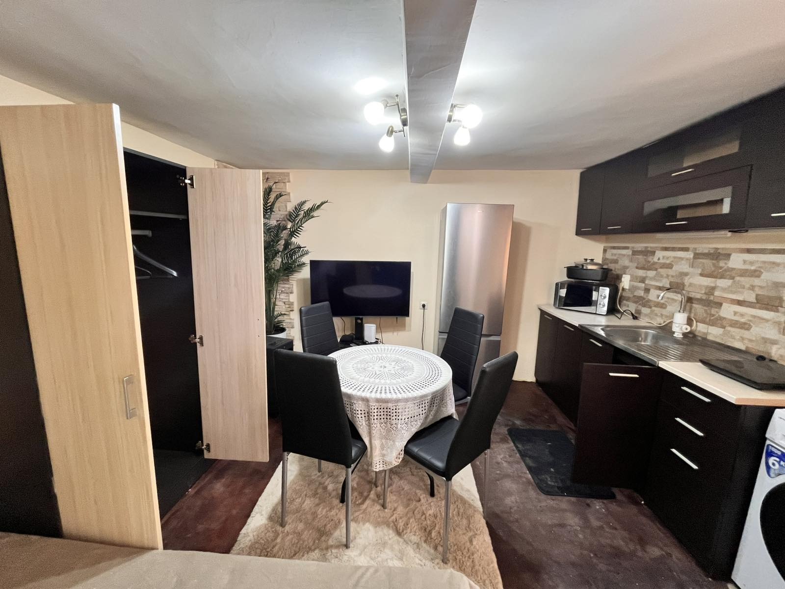 Дава под наем 1-СТАЕН, гр. Варна, Цветен квартал, снимка 2 - Апартаменти - 53796453