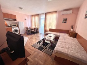1 chambre Sportna zala, Varna