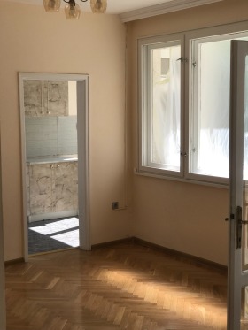 Дава под наем офис град Пловдив Център - [1] 