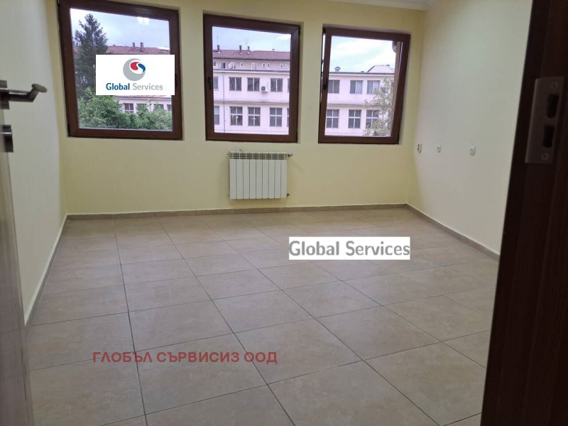 Дава под нем  1-стаен, град София, Зона Б-5-3 •  375 EUR • ID 11931033 — holmes.bg - [1] 