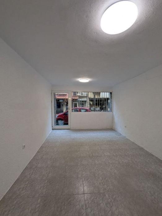 Дава под наем МАГАЗИН, гр. Варна, ВИНС-Червен площад, снимка 2 - Магазини - 52836872