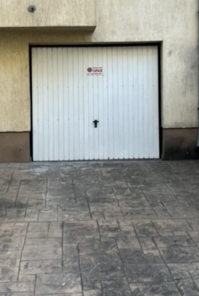 Garage Borowo, Sofia