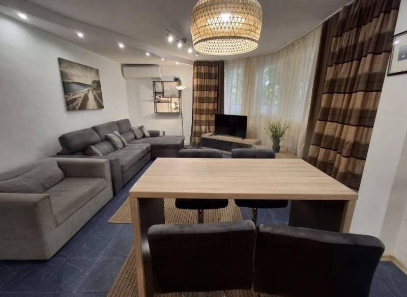 Дава под нем  3-стаен, град Варна, Базар Левски •  800 EUR • ID 88120779 — holmes.bg - [1] 
