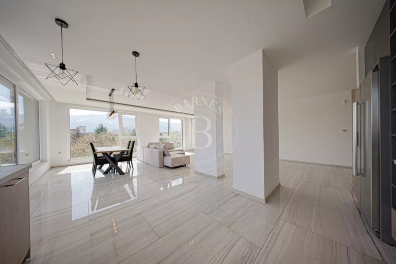 Para alugar  Casinha Sofia , Lozenec , 350 m² | 50754558 - imagem [2]