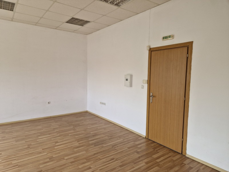 Da affittare  Ufficio Pleven , Industrialna zona - Zapad , 35 mq | 42582560 - Immagine [5]