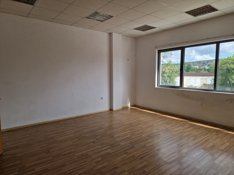 Da affittare  Ufficio Pleven , Industrialna zona - Zapad , 35 mq | 42582560 - Immagine [3]