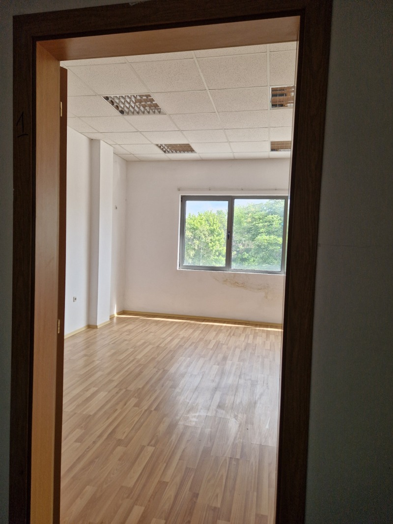 Da affittare  Ufficio Pleven , Industrialna zona - Zapad , 35 mq | 42582560 - Immagine [6]