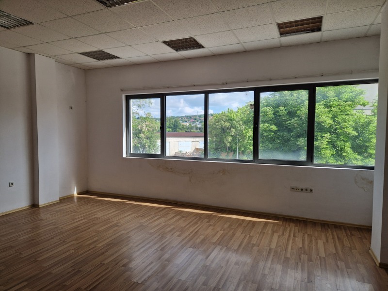 Da affittare  Ufficio Pleven , Industrialna zona - Zapad , 35 mq | 42582560 - Immagine [2]
