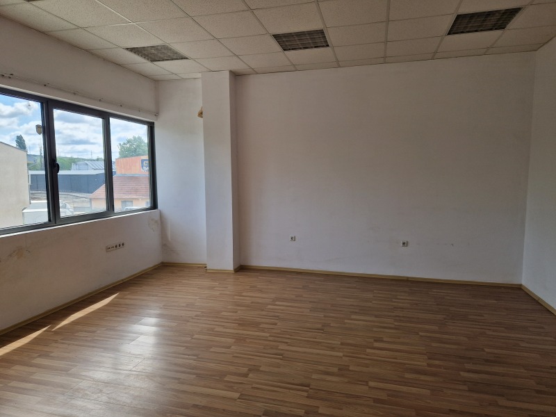Da affittare  Ufficio Pleven , Industrialna zona - Zapad , 35 mq | 42582560 - Immagine [4]