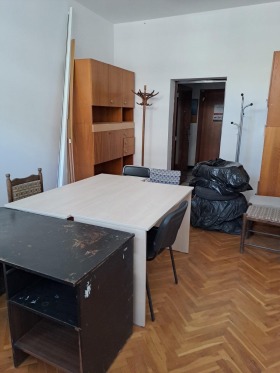 Büro Wazraschdane, Burgas 3