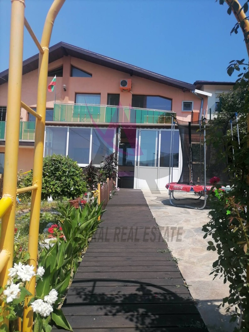 Дава под нем  Къща, град Варна, Левски 1 •  800 EUR • ID 94283164 — holmes.bg - [1] 