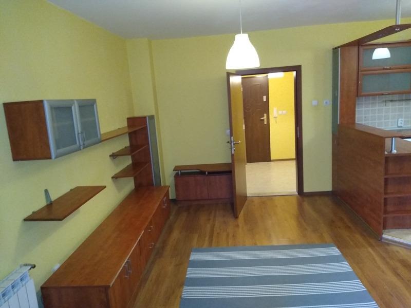 Издаје се  2 спаваће собе Софија , Карпузица , 86 м2 | 16500616 - слика [3]