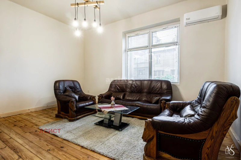 Дава под нем  2-стаен, град София, Център •  630 € • ID 84705075 — holmes.bg - [1] 
