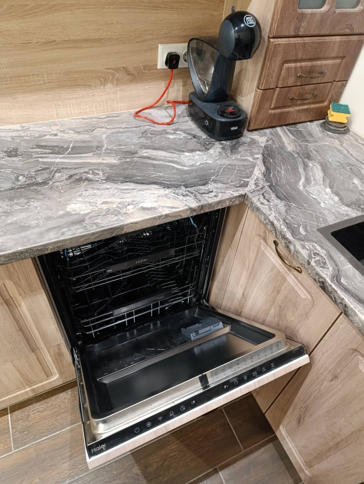 Дава под наем КЪЩА, с. Марково, област Пловдив, снимка 3 - Къщи - 54071632