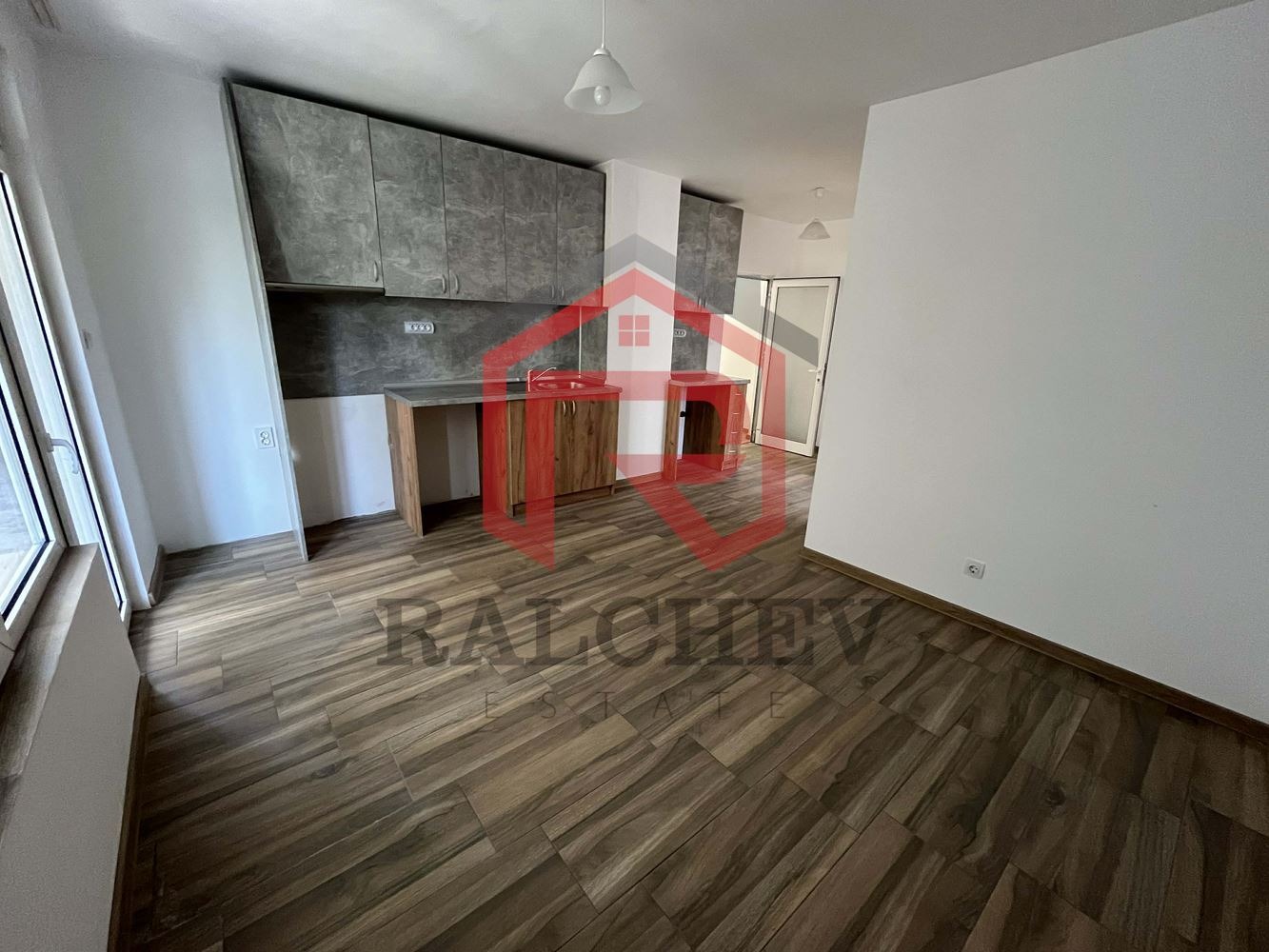 Дава под наем ОФИС, гр. Варна, Спортна зала