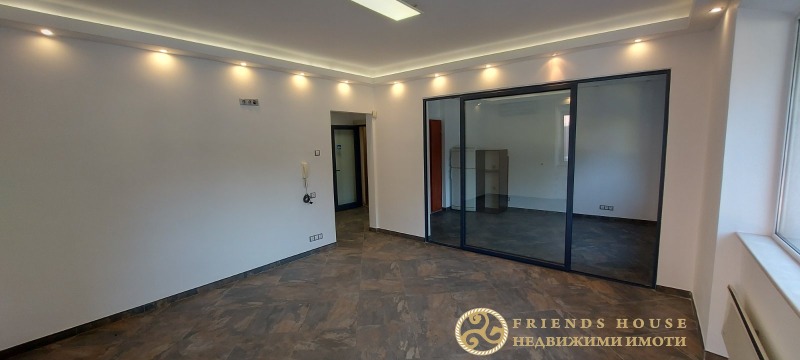 Издаје се  Канцеларија Варна , Центар , 50 м2 | 11781578 - слика [13]