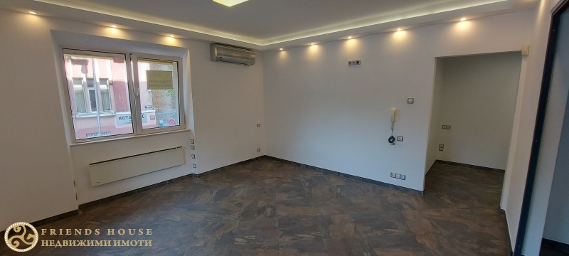 Издаје се  Канцеларија Варна , Центар , 50 м2 | 11781578 - слика [14]