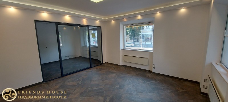 Издаје се  Канцеларија Варна , Центар , 50 м2 | 11781578 - слика [11]