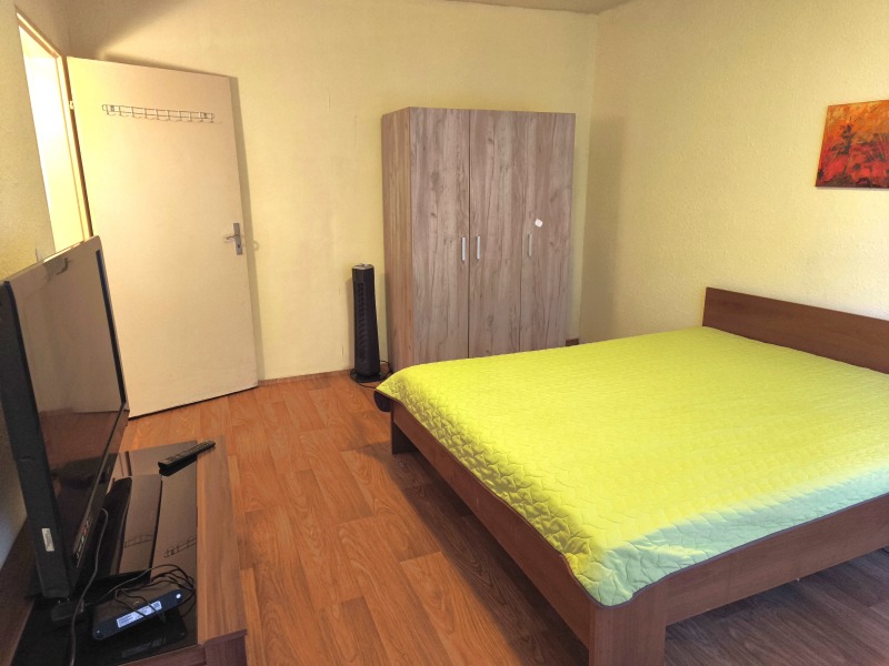 Kiadó  Stúdió Ruse , Vazrazsdane , 50 négyzetméter | 87472099