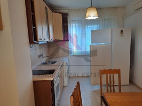 3-стаен град Варна, Колхозен пазар