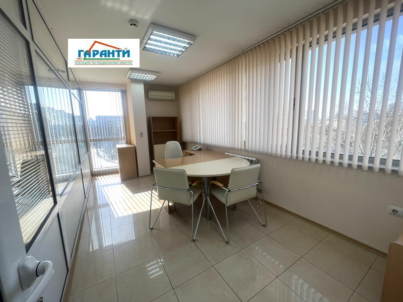 Da affittare  Ufficio Plovdiv , Karshiiaka , 73 mq | 39979378 - Immagine [2]