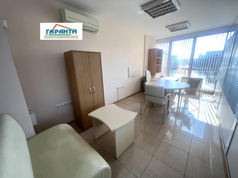 Da affittare  Ufficio Plovdiv , Karshiiaka , 73 mq | 39979378 - Immagine [3]