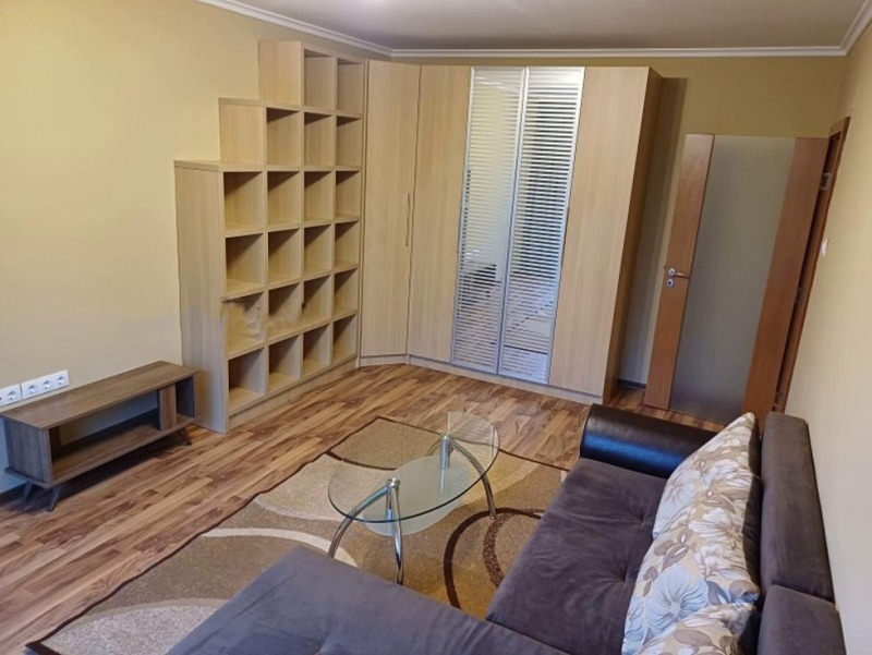 Издаје се  1 спаваћа соба Софија , Захарна фабрика , 68 м2 | 70262918