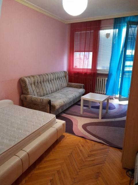 Издаје се  Соба Софија , Красна полјана 1 , 20 м2 | 13350018