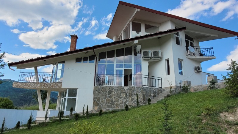 Дава под наем ВИЛА, с. Павелско, област Смолян