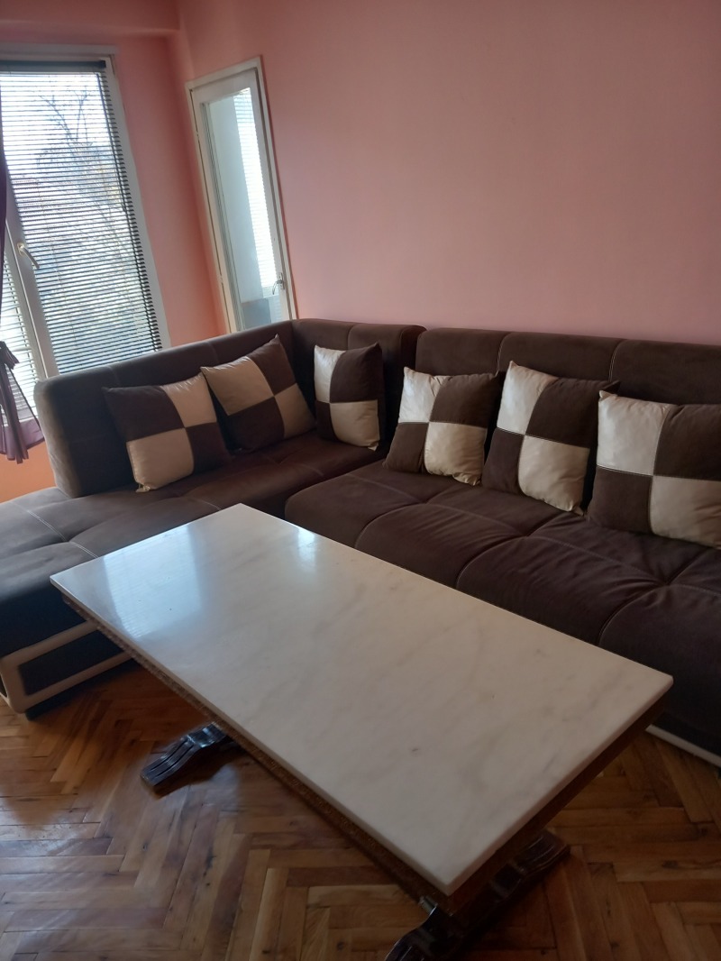 Дава под Наем 3-СТАЕН в град София, Фондови жилища - 90 кв.м / 525 € » 1 026.81 лв., Д И М - КОМЕРС 2006 ЕООД