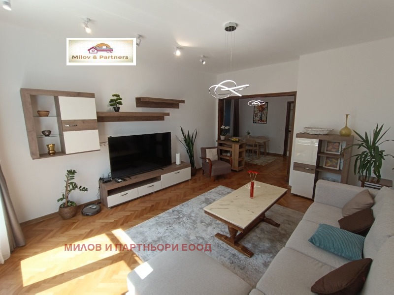 Para alugar  3 quartos Sofia , Centar , 130 m² | 47693263