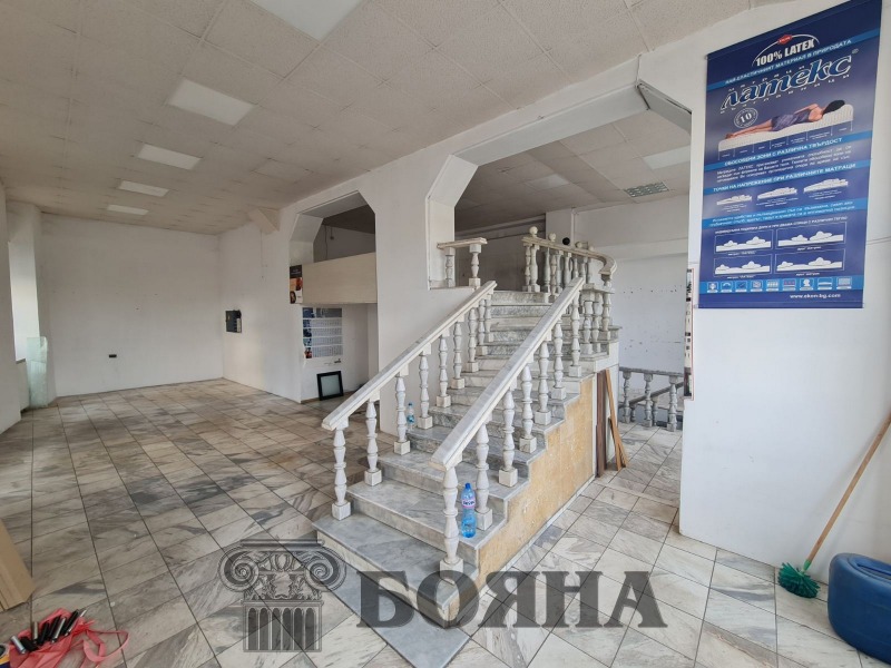 Дава под Наем ФРИЗЬОРСКИ/КОЗМЕТИЧЕН САЛОН в град Русе, Широк център - 350 кв.м / 766.94 € » 1 500 лв., ИМОТИ БОЯНА