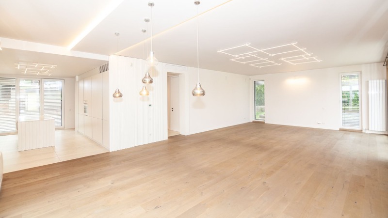 Издаје се  Кућа Софија , Малинова долина , 360 м2 | 28467147