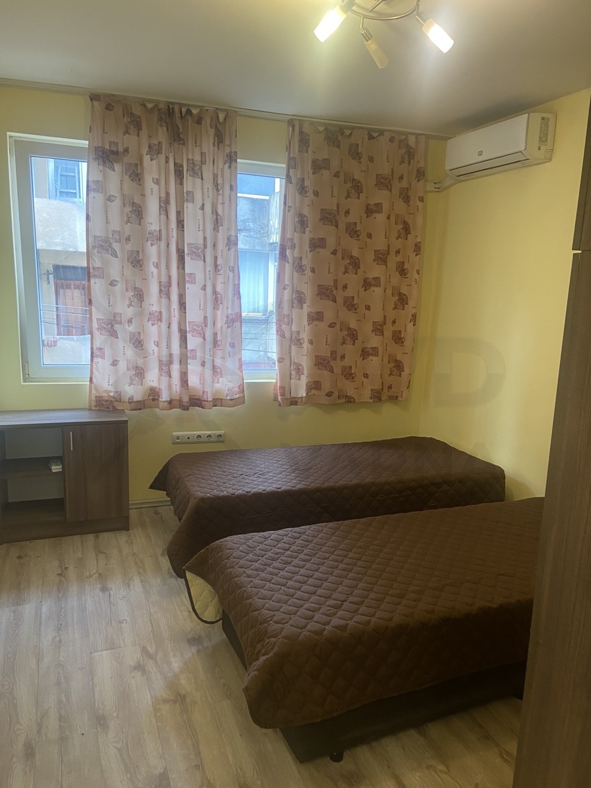 Дава под наем 3-СТАЕН, гр. Варна, Погреби