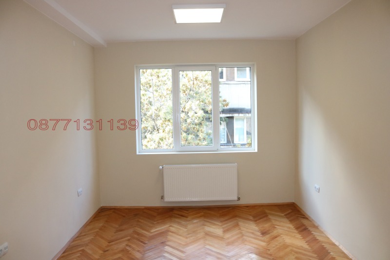 A louer  Bureau Sofia , Tsentar , 75 m² | 28746326
