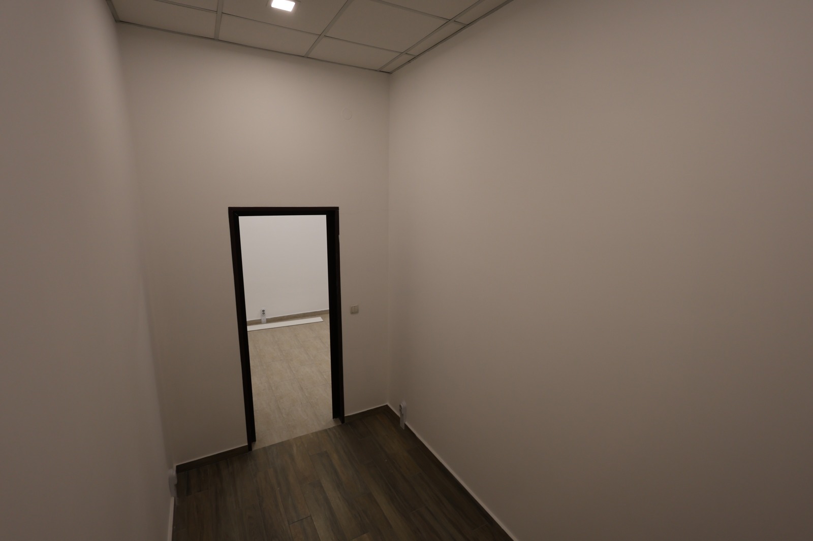 Дава под наем МАГАЗИН, гр. Перник, Изток, снимка 7 - Магазини - 54190270