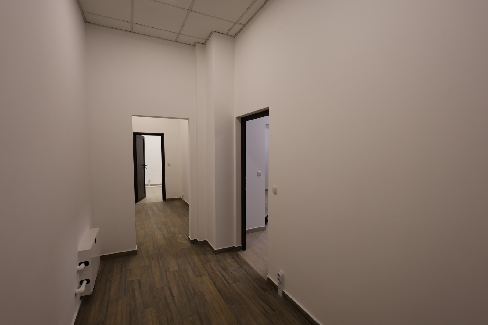 Дава под наем МАГАЗИН, гр. Перник, Изток, снимка 10 - Магазини - 54190270