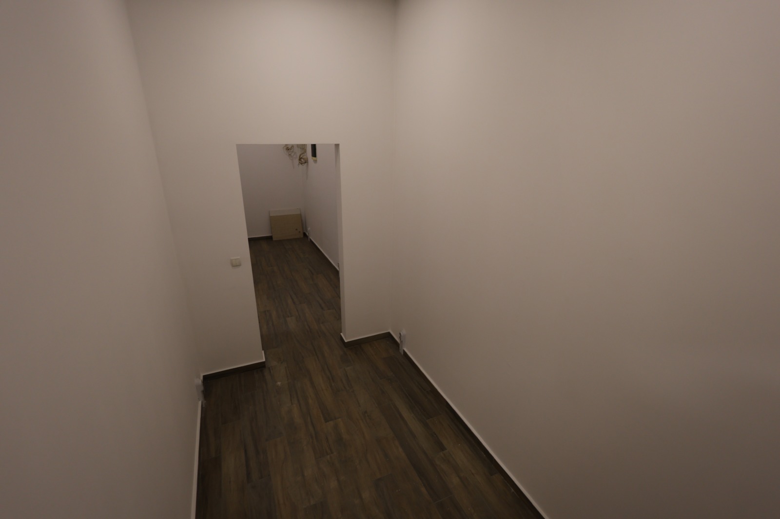 Дава под наем МАГАЗИН, гр. Перник, Изток, снимка 6 - Магазини - 54190270