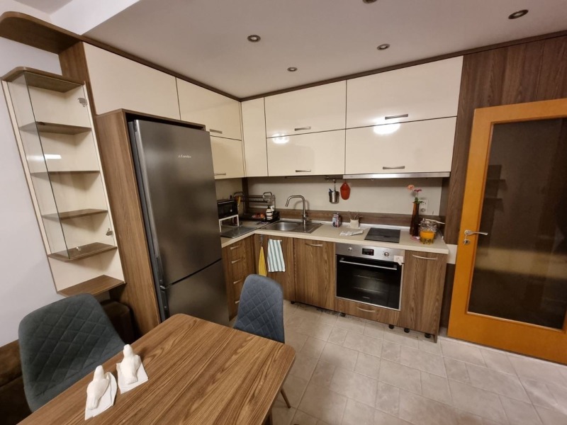 Издаје се  2 спаваће собе Софија , Белите брези , 90 м2 | 46653243