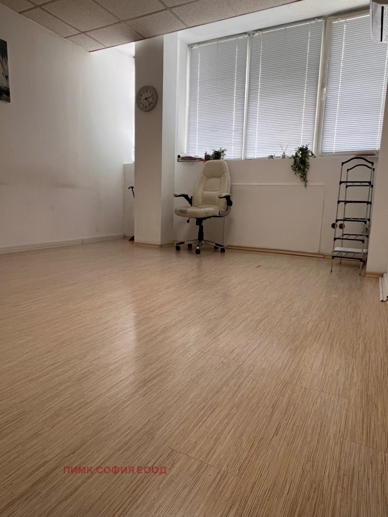 Para alugar  Escritório Sofia , Geo Milev , 35 m² | 49364288