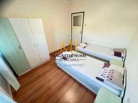 2 slaapkamers Lazur, Burgas 5