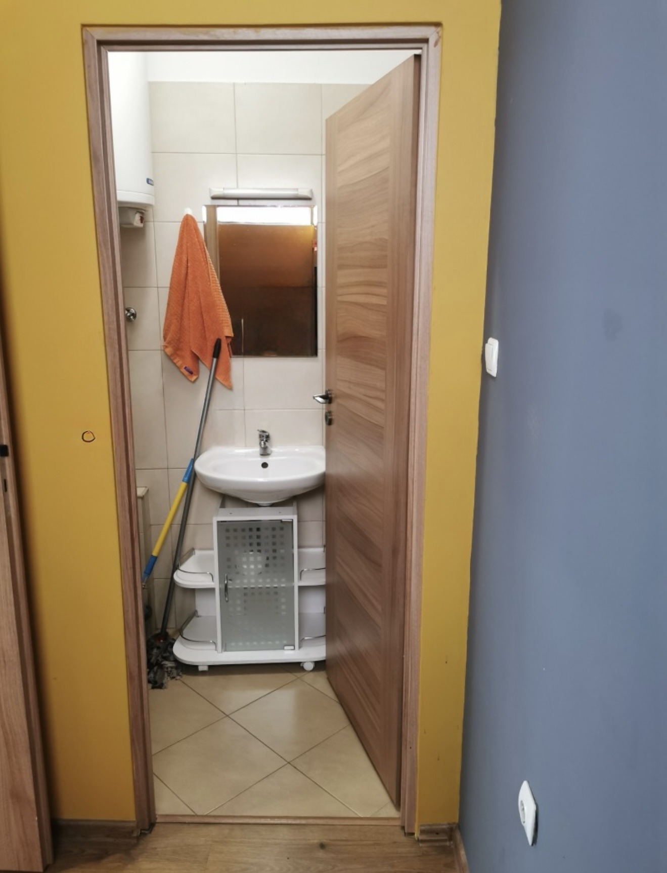 Дава под наем МАГАЗИН, гр. Пловдив, Младежки Хълм, снимка 2 - Магазини - 54209553