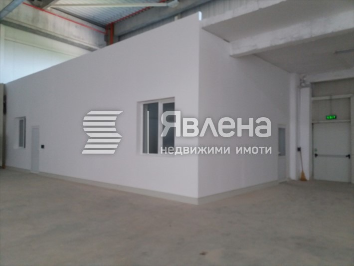 Дава под наем ПРОМ. ПОМЕЩЕНИЕ, гр. Пловдив, Индустриална зона - Север, снимка 3 - Производствени сгради - 52667047