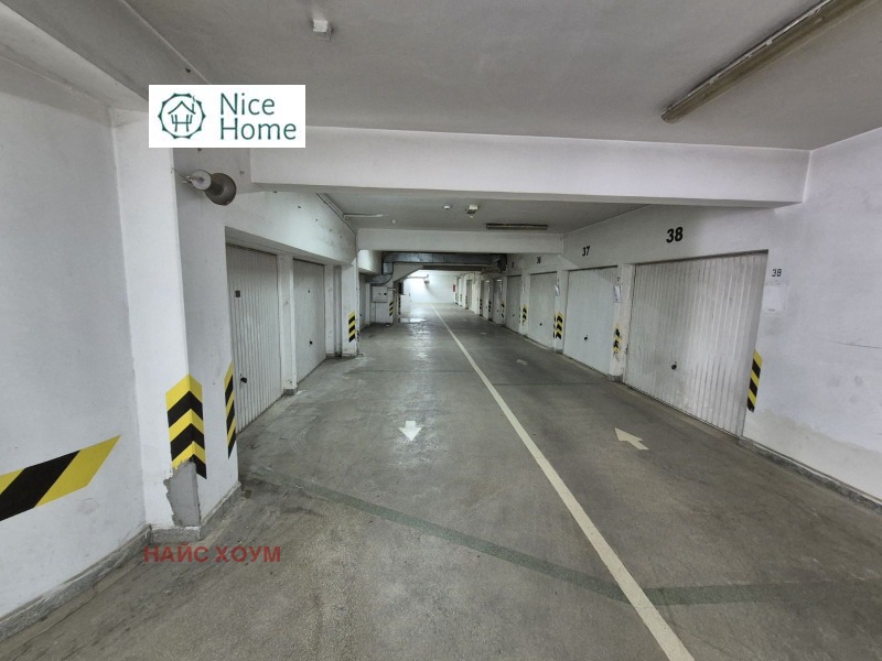 En renta  Cochera Sofia , Geo Milev , 22 metros cuadrados | 86468382