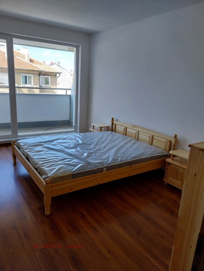 Издаје се  1 спаваћа соба Софија , Центар , 75 м2 | 14277779