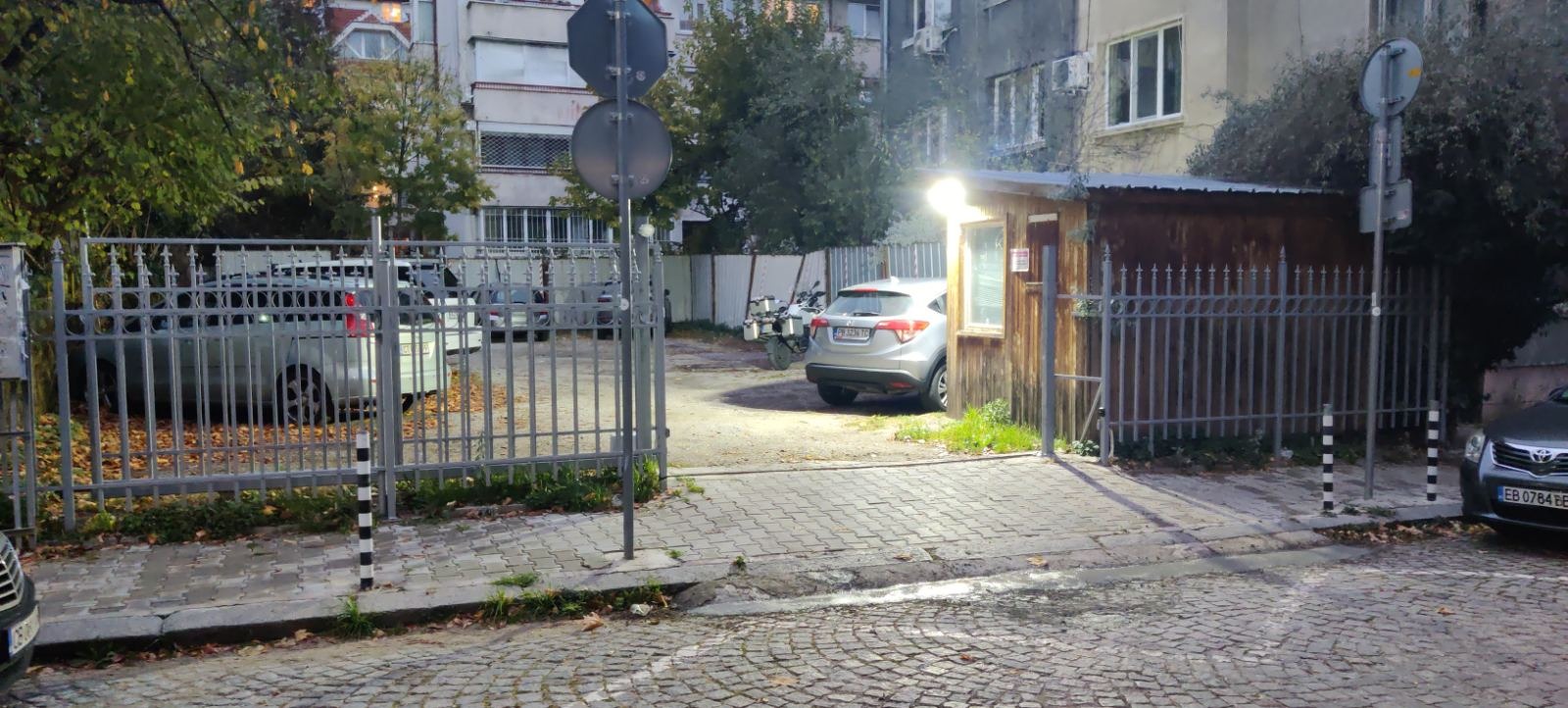 Дава под наем ГАРАЖ, ПАРКОМЯСТО, гр. София, Център, снимка 6 - Гаражи и паркоместа - 54225727