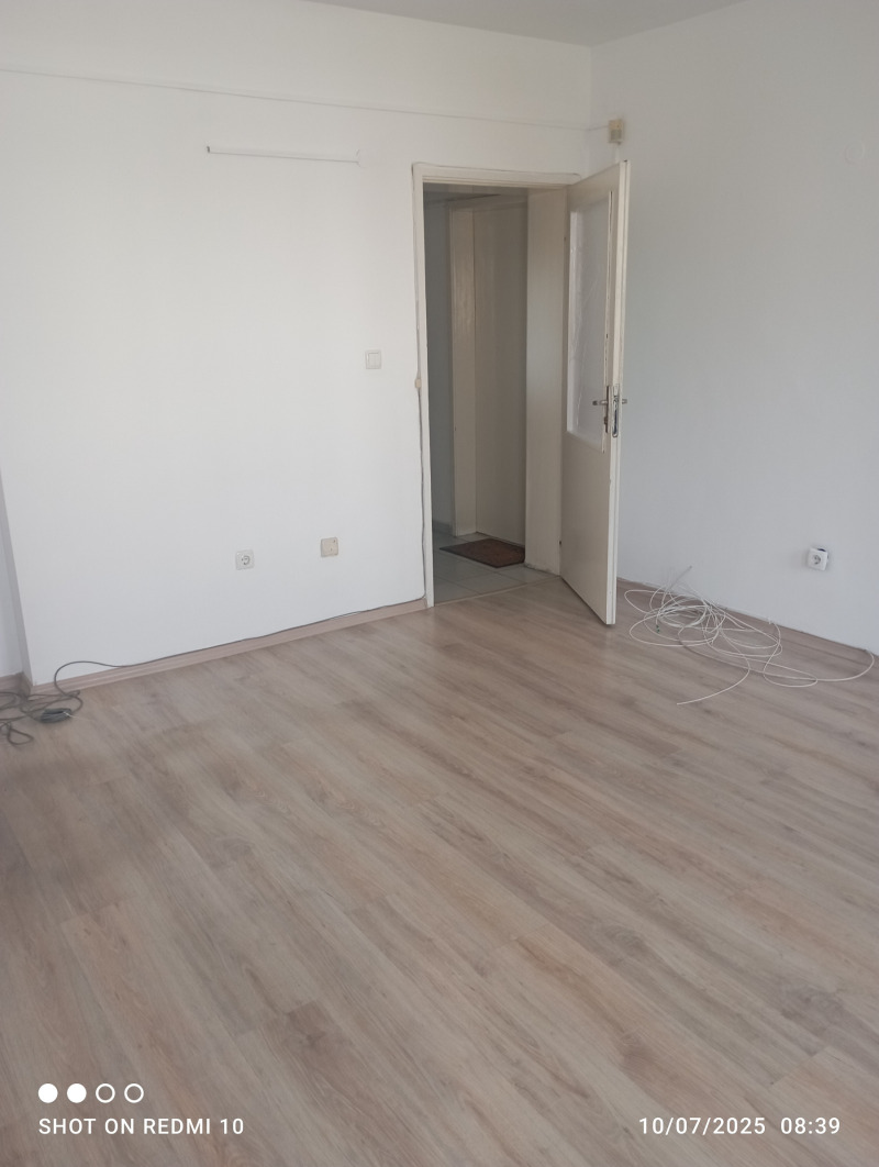 Zu vermieten  Büro Sofia , Belite brezi , 38 qm | 88885278 - Bild [2]