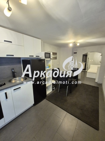 Дава под нем  1-стаен, град Пловдив, Център •  260 EUR • ID 53215671 — holmes.bg - [1] 